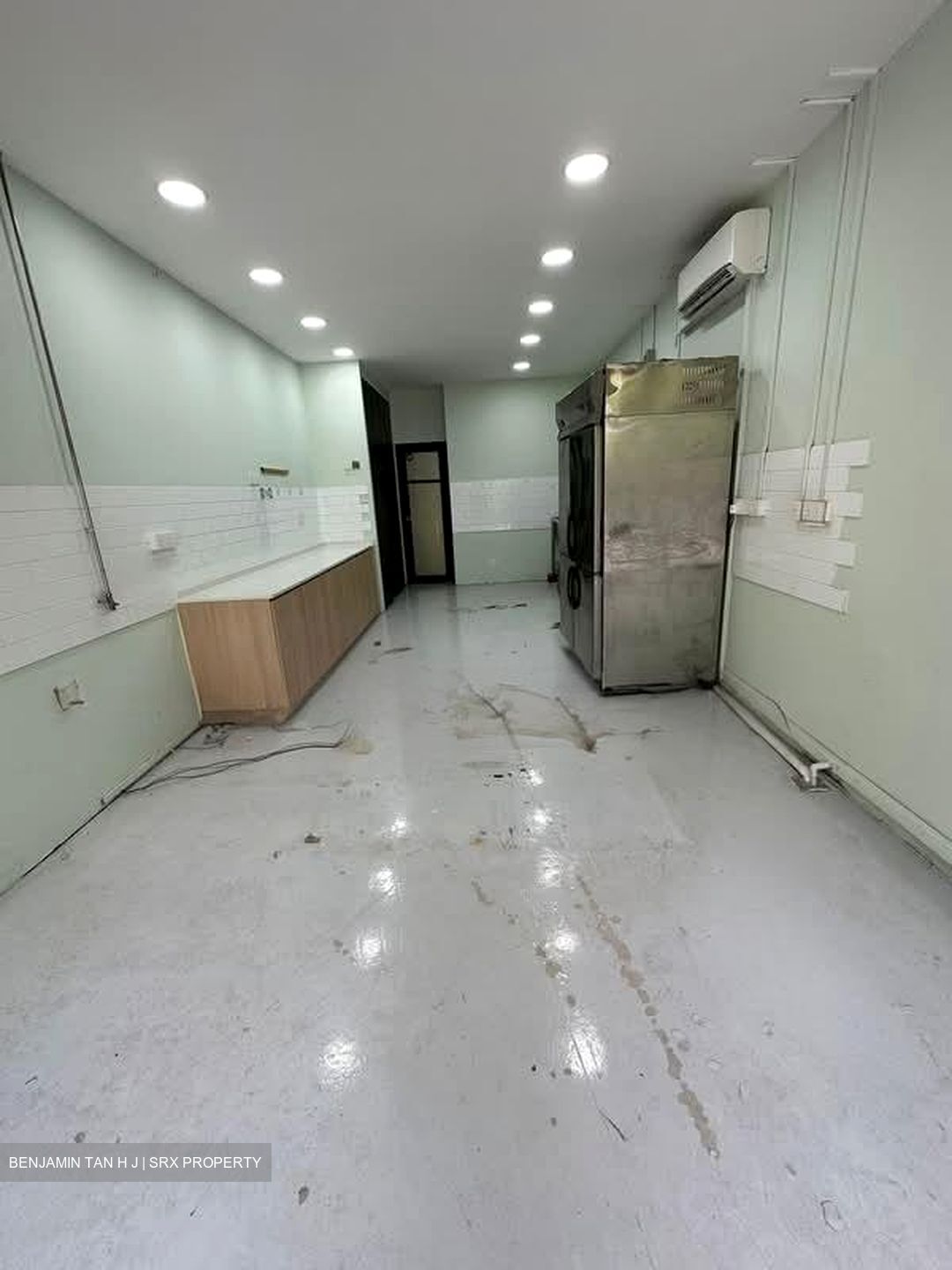 Ridgewood (D10), Retail #533075281